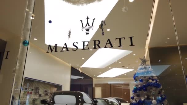 Salón de exposición de concesionarios de automóviles Maserati — Vídeo de stock