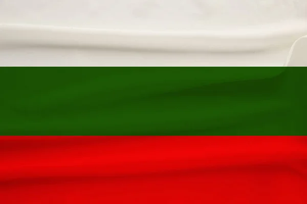 Nationalflagge Bulgariens auf zarter Seide mit Windfalten, Reisekonzept, Einwanderung, Politik — Stockfoto