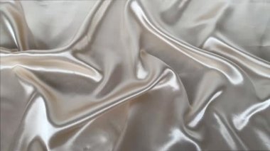 Beyaz renkli güzel ipek kumaş, küçük kıvrımlarla örtülmüş, yumuşak akışlı, lüks, düğün konsepti, doku, arkaplan, bir kart formu, kopyalama alanı