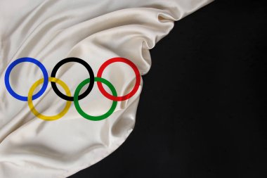 renk olimpiyat bayrağı, güzel ipek, siyah boşluk, turizm konsepti, ekonomi, politika, göç, bağımsızlık günü, kopyalama alanı, şablon