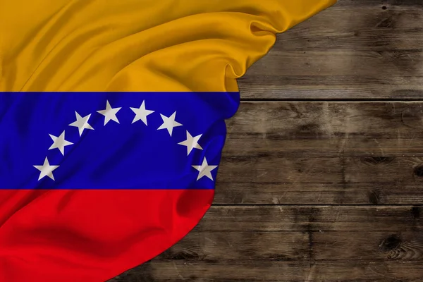 Кольоровий національний прапор сучасного штату Венесуела, красивий шовк, старовинне дерево, концепція туризму, економіки, політики, еміграції, день незалежності, копіювання простору, шаблон, горизонталі — стокове фото