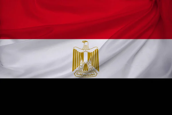 Drapeau national coloré de l'état moderne de l'Egypte sur beau tissu de soie plissé, concept de tourisme, développement économique et politique, affaires mondiales — Photo