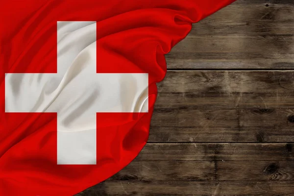 瑞士现代国家的彩旗，美丽的丝绸，古老的木料背景，旅游概念，经济，政治，移民，独立日，复制空间，模板，横向 — 图库照片