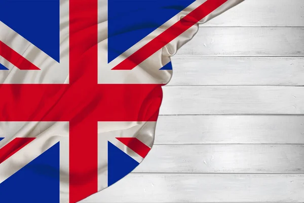 Горизонтальный цвет государственного флага современной Великобритании, красивый шелк, белый деревянный фон, концепция туризма, экономика, политика, эмиграция, день независимости, копировальное пространство, шаблон — стоковое фото