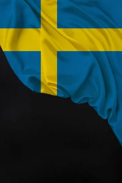 Bandiera nazionale colorata verticale dello stato moderno della Svezia, bella seta, bianco nero, concetto di turismo, economia, politica, emigrazione, giorno dell'indipendenza, spazio copia, modello — Foto Stock