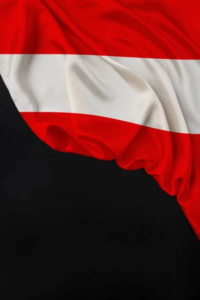 Warna vertikal bendera nasional negara modern Austria, sutra indah, bentuk kosong hitam, konsep pariwisata, ekonomi, politik, emigrasi, hari kemerdekaan, salinan ruang, templat — Stok Foto