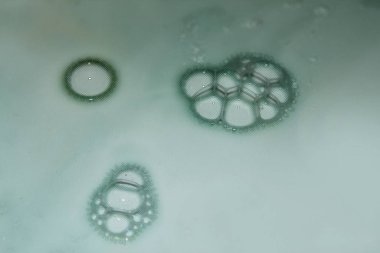 Virüslerin hafif arkaplanda yayılması, patojen kavramı