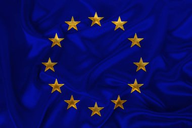 stilize Avrupa Birliği bayrağı, yumuşak kıvrımlı yumuşak ipek üzerinde birleşik Avrupa'nın sembolü, yakın çekim
