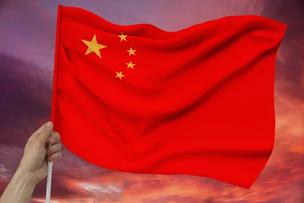 Zdjęcie pięknej kolorowej flagi narodowej współczesnego państwa Chin na tkaninie teksturalnej, koncepcja turystyki, ekonomii i polityki, zbliżenie — Zdjęcie stockowe