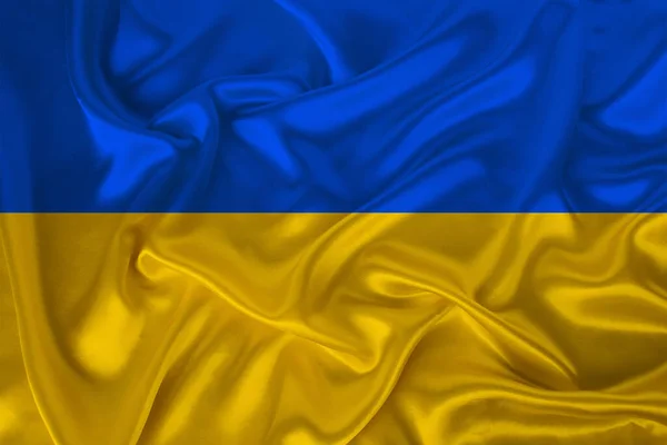 Nationalflagge der Ukraine auf sanfter Seide mit Windfalten, Reisekonzept, Einwanderung, Politik, Nahaufnahme, Kopierraum, Illustration — Stockfoto