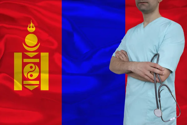 Arzt mit Stethoskop vor dem Hintergrund der angolanischen Nationalflagge auf einem schönen Seidenstoff, das Konzept der medizinischen Versorgung und Versicherung — Stockfoto