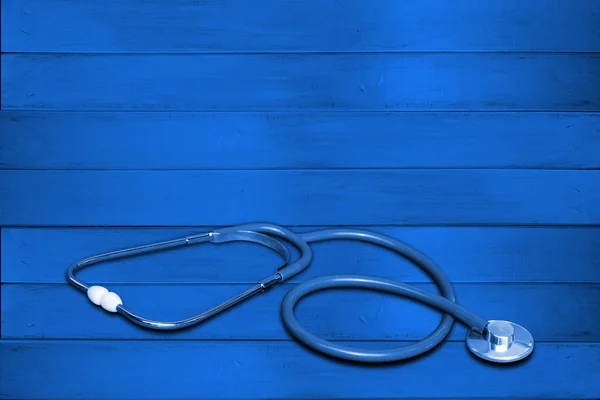 Estetoscópio Médico Encontra Fundo Madeira Azul Conceito Saúde Seguro Tratamento — Fotografia de Stock