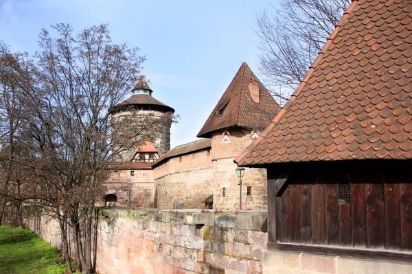 Tetti Tegole Rosse Della Fortezza Storica Della Vecchia Città Europea — Foto Stock