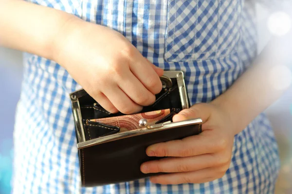 Niño Sostiene Una Cartera Con Billetes Euros Mira Con Sus —  Fotos de Stock