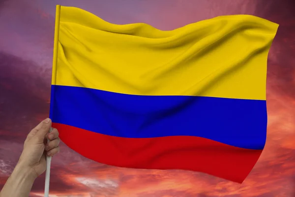 Mano Masculina Sostiene Sobre Fondo Del Cielo Con Nubes Bandera —  Fotos de Stock