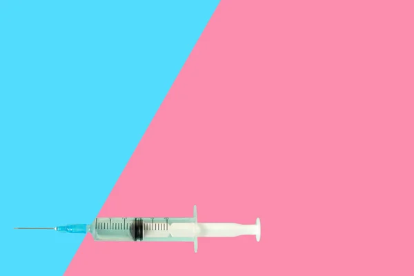 Medical Instrument Injection Syringe Needle Empty Geometric Background Pink Turquoise — Stock Photo, Image