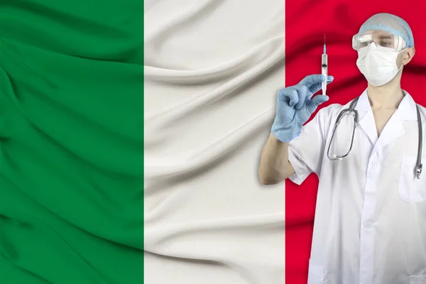 Doctor Con Estetoscopio Fondo Bandera Nacional Seda Italia Sosteniendo Una — Foto de Stock