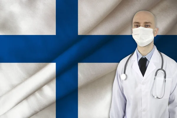 Manlig Läkare Med Stetoskop Mot Bakgrund Finlands Nationella Silkesflagga Begreppet — Stockfoto