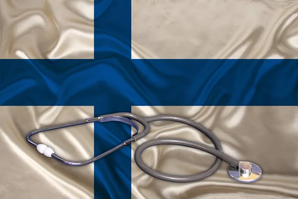 医師用器具医療用聴診器はオーストリア国家の絹の国旗の上にあり観光保険健康小児科 — ストック写真