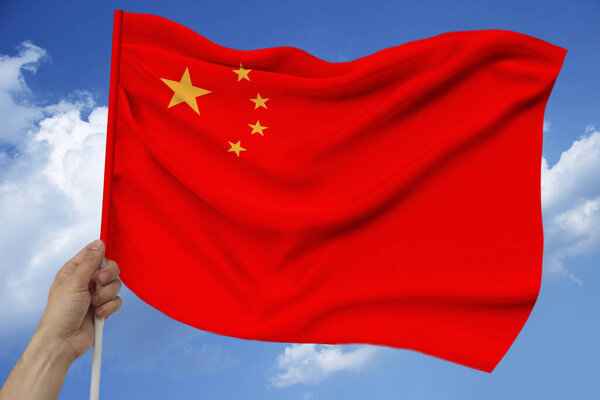 Фото красивого цветного национального флага современного государства Китай на текстурной ткани, концепция туризма, экономики и политики, крупный план
