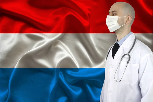 Médico Con Estetoscopio Fondo Bandera Nacional Seda Luxemburgo Concepto Atención — Foto de Stock