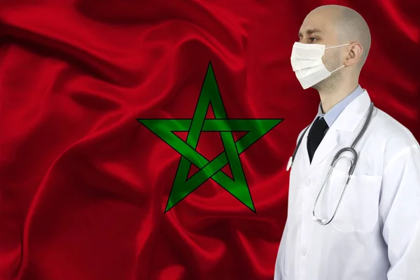 Médecin Masculin Avec Stéthoscope Sur Fond Drapeau National Soie Maroc — Photo