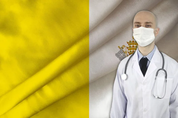 Médico Masculino Con Estetoscopio Sobre Fondo Bandera Nacional Seda Vatica — Foto de Stock