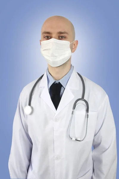 Médico Uniforme Branco Com Estetoscópio Uma Máscara Protetora Óculos Conceito — Fotografia de Stock