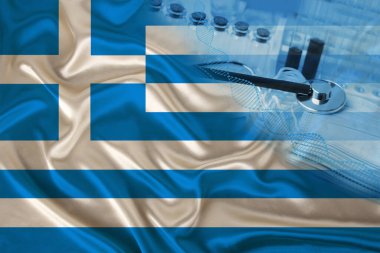 Tıbbi test tüpleri, Yunanistan devletinin ipek bayrağının köşesinde steteskop, tıp konsepti, koronavirüs, Sars, Covid-19