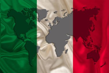 Modern İtalya devletinin ipek ulusal bayrağında bir dünya haritasının silüeti, güzel kıvrımları, turizm, seyahat, göç, küresel iş konsepti