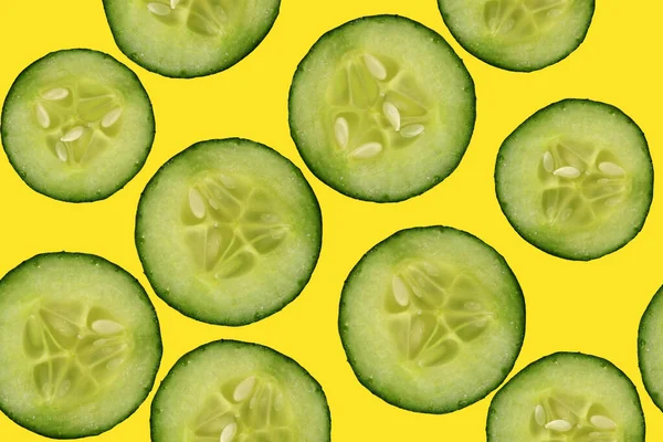 Bezešvé Zelený Vzor Mnoha Plátků Zelené Čerstvé Zeleniny Okurky Zázemí — Stock fotografie