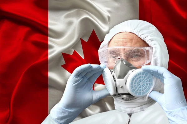 Mužský Lékař Dezinfektor Ochranném Obleku Respirátor Brýle Pozadí Kanadské Hedvábné — Stock fotografie