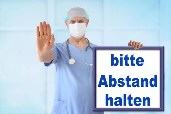 Manliga Läkare Defocus Med Ett Stetoskop Visar Affisch För Reklam — Stockfoto