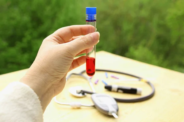 Misuratore Glucosio Nel Sangue Dispositivo Medico Misurare Glicemia Provetta Laboratorio — Foto Stock