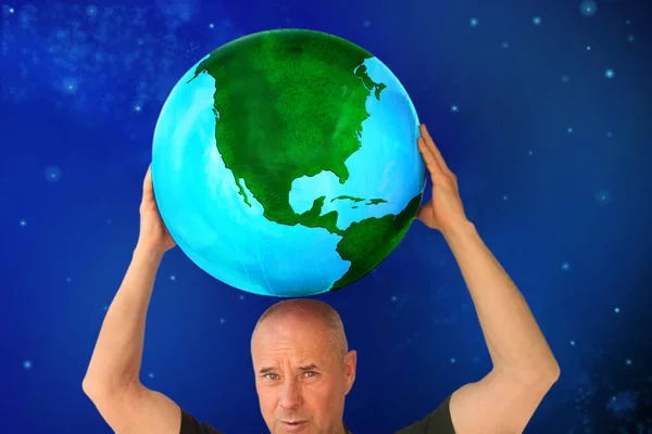 Människan Håller Sina Starka Händer Jorden Blå Kosmisk Bakgrund Begreppet — Stockfoto