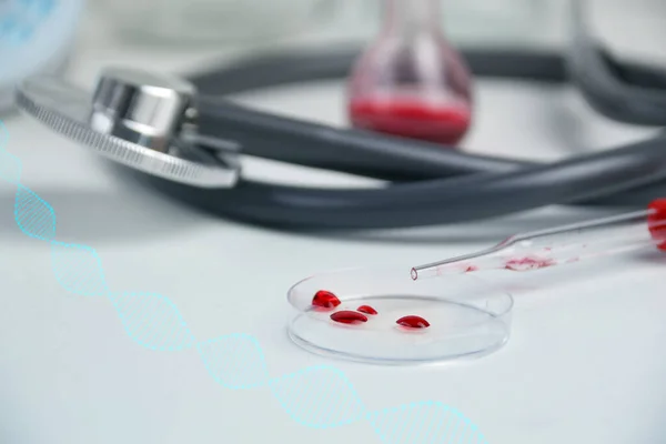 Medizinische Laborschale Mit Bluttropfen Stethoskop Fläschchen Konzept Der Virologie Epidemie — Stockfoto