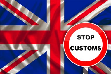 Gümrük işareti, dur, dikkat Büyük Britanya 'nın ipek ulusal bayrağının arka planı, sınır ve gümrük denetimi kavramı, eyalet sınırının ihlali, turizm kısıtlamaları
