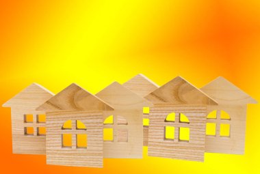 sarı arka plan, izole, kavramı gayrimenkul üzerinde ahşap evlerin modeli