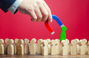 İş adamı bu iş için doğru kişiyi bulur. Açık pozisyonlar için profesyonel uzmanlar arayın. Yetenekli işçiler, kelle avcıları, insan kaynakları. En iyi seçenek. Toksik işçiler