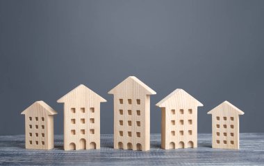 Yerleşim yerlerinin ahşap figürleri. Uygun fiyatlı konut. Arama en iyi seçenek daire ve emlak, kira ve satış. İpotek. Sıcak ekolojik modern mahalle.