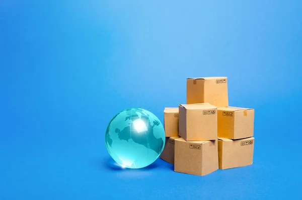 Blue Glass Globe Cardboard Boxes International World Trade Distribution Delivery — Stock Photo, Image