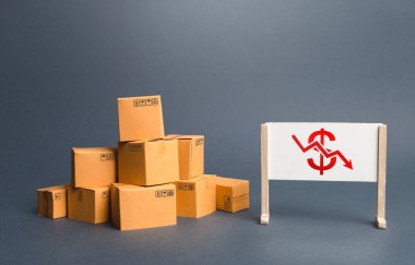 Kutu ve sehpa yığını, üzerinde kırmızı dolar okları var. Kârları düşür, satışlar yavaşla. Ticaret hacminde düşüş, emtia fiyatlarında düşüş. Kârsız iş, üretim yatırımları için olumsuz koşullar