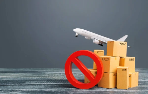 Cajas Cartón Cerca Símbolo Prohibición Avión Carga Prohibición Las Restricciones — Foto de Stock