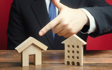 Bir erkek apartman yerine özel bir ev seçmeyi tercih eder. Mevcut ihtiyaçlar için tanımlama, konum. Konut seçenekleri. Uygun konut tipi.