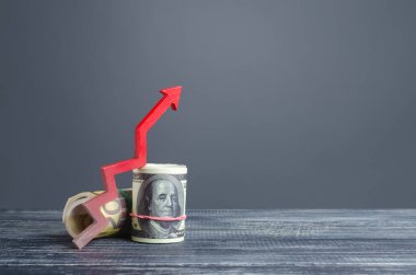 Para demetleri yuvarlanıyor ve kırmızı ok atılıyor. Gelir kârı yükseliyor. Uygun mevduat. Ekonomik büyüme işi geliştirme için ucuz krediler. Yüksek kârlar, süper kârlar. Yatırımlar. Zenginlik ve refah