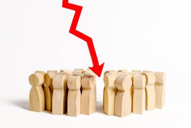 Kırmızı ok toplumu ikiye bölüyor. Grubun savaşan gruplara bölünmesi, dış müdahale ve bilgi savaşı, propaganda. Çatışmaya teşvik. Farklı görüş