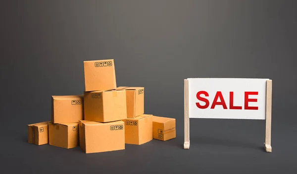 Cardboard Boxes Goods Sale Stand Big Sale Discounts Favorable Terms — Stock Photo, Image