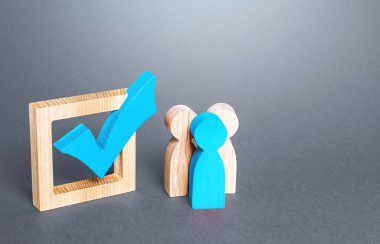 İnsanlar yeşil işaretin yanında duruyor. Seçimlere katıl. Kamuoyu yoklaması. Yasama Girişimi. Lobicilik ilgi alanları. Çözüm. Demokratik seçim ya da referandum oylaması. Siyasi kampanya.