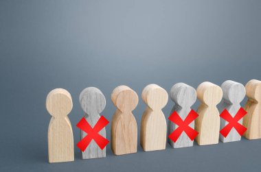 Kırmızı X çizgisi olan insanlar. İş kaybı ve çalışanların işten çıkarılması. İşi sürdürmek için personel azaltmak. Salgın karantina nedeniyle işten çıkarmalar. Kriz tecridinin geniş kapsamlı sonuçları