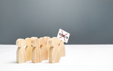 Karantina yasaklama önlemlerini durdurmak için arayan insanları protesto etmek. Gittikçe artan hoşnutsuzluk ve savunmasız nüfuslar için finansal zorluklar. Ekonomik kriz. Alınan kısıtlayıcı tedbirlerin gevşetilmesi.